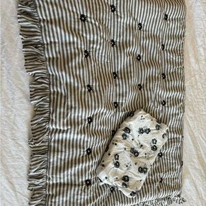 Pottery Barn Kids Crib Sheet & Quilt